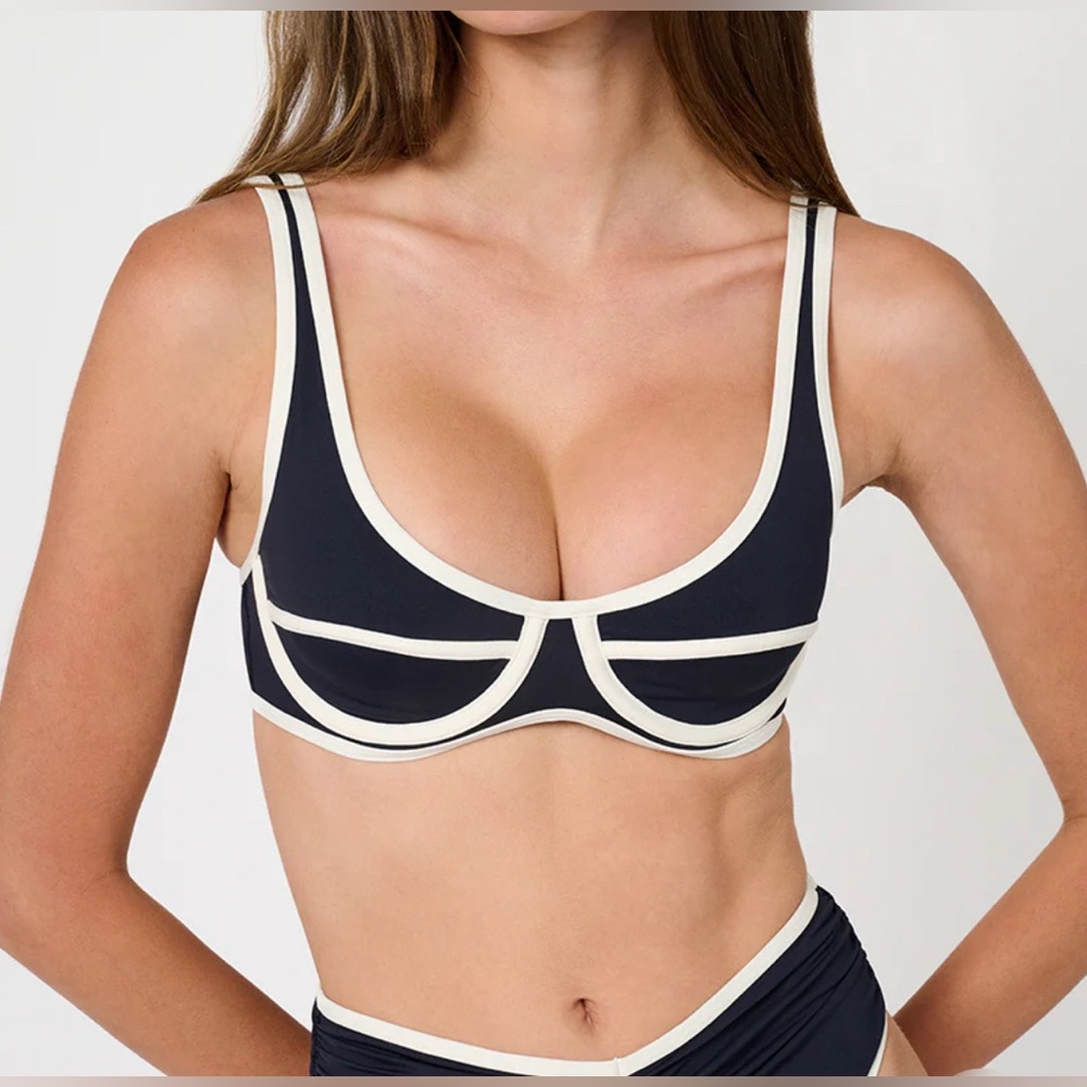 WeWoreWhat - Scoop Underwire Bikini Top, Navy/White, XS, NWT